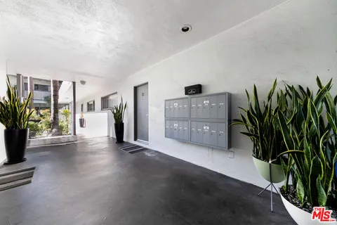 $599,000 | 1145 Larrabee Street, Unit 6, West Hollywood, CA 90069