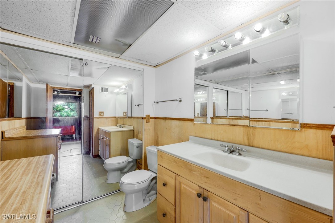 18191 Slater Road North Fort Myers, FL 33917 - Photo 14 of 34 a bathroom with a sink a toilet a mirror and bathtub