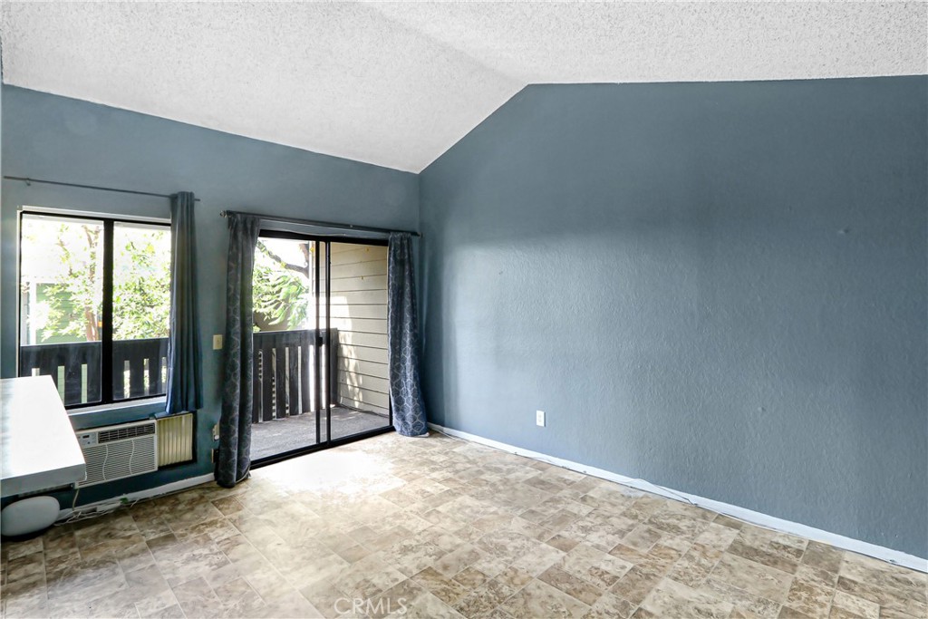 3535 Banbury Drive, Unit 84 Riverside, CA 92505 - Photo 5 of 16