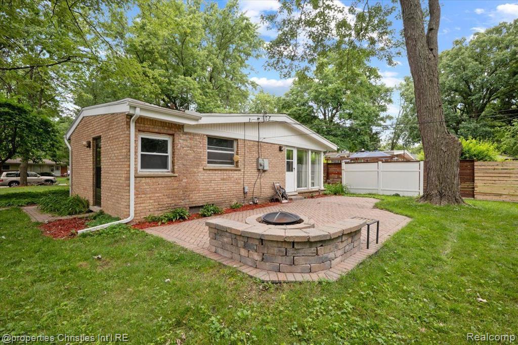29780 Fall River Road Southfield, MI 48076 - Photo 37 of 38