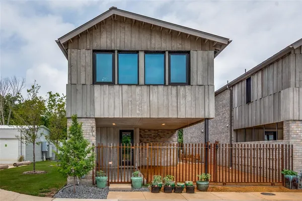 $2,900 | 905 Blackland Court, Dallas, TX 75243