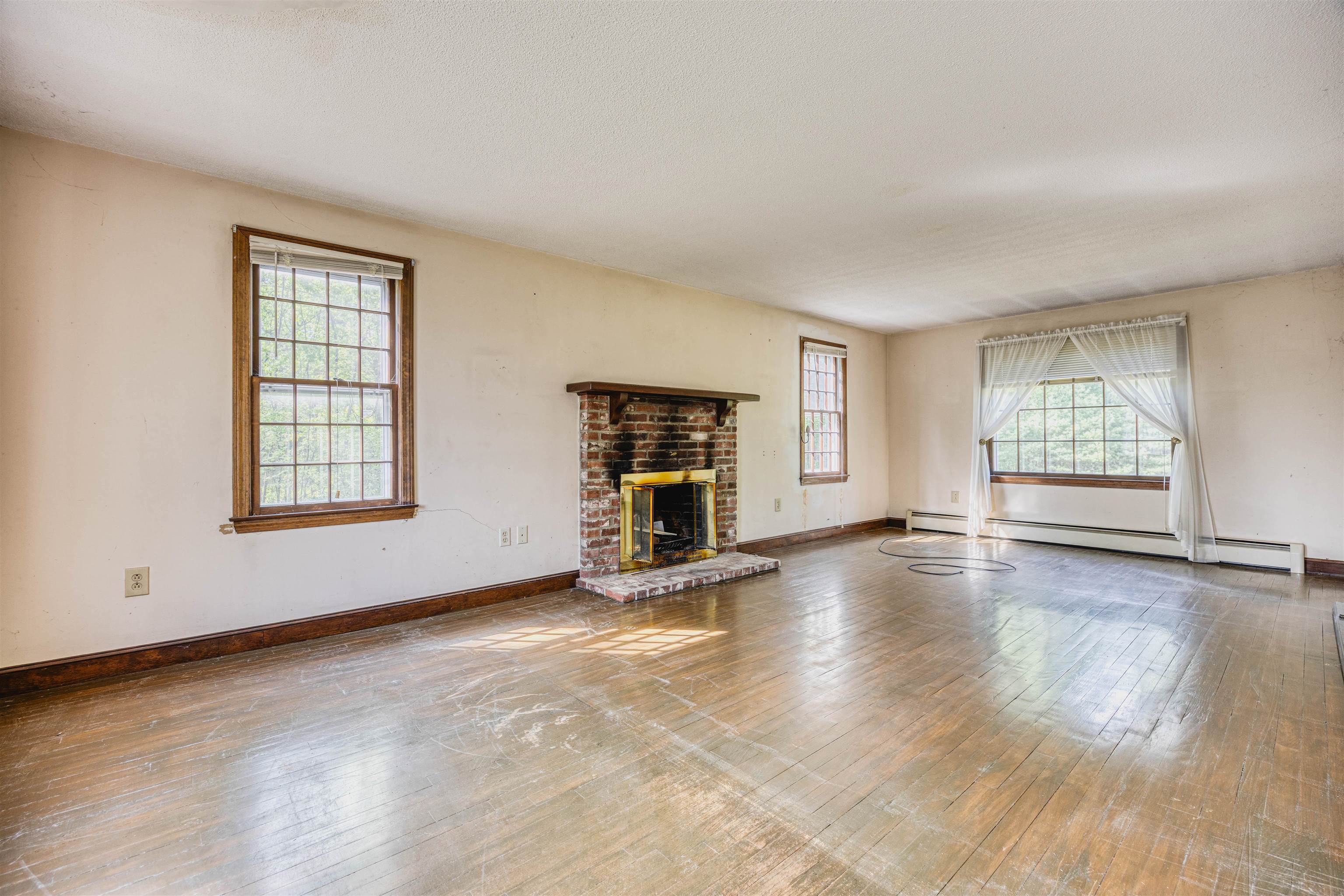 95 Gilcreast Road Londonderry, NH 03053 - Photo 11 of 42