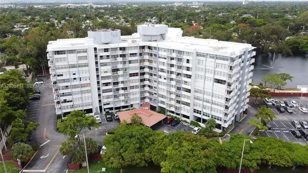 $255,000 | 1300 Northeast Miami Gardens Drive, Unit 308E, Miami, FL 33179
