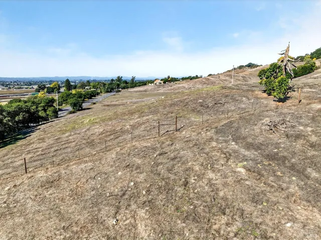 a view of empty room with windows