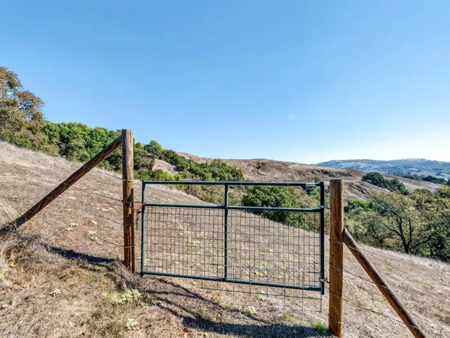 $2,900,000 | 5200 Petaluma Hill Road, Santa Rosa, CA 95404