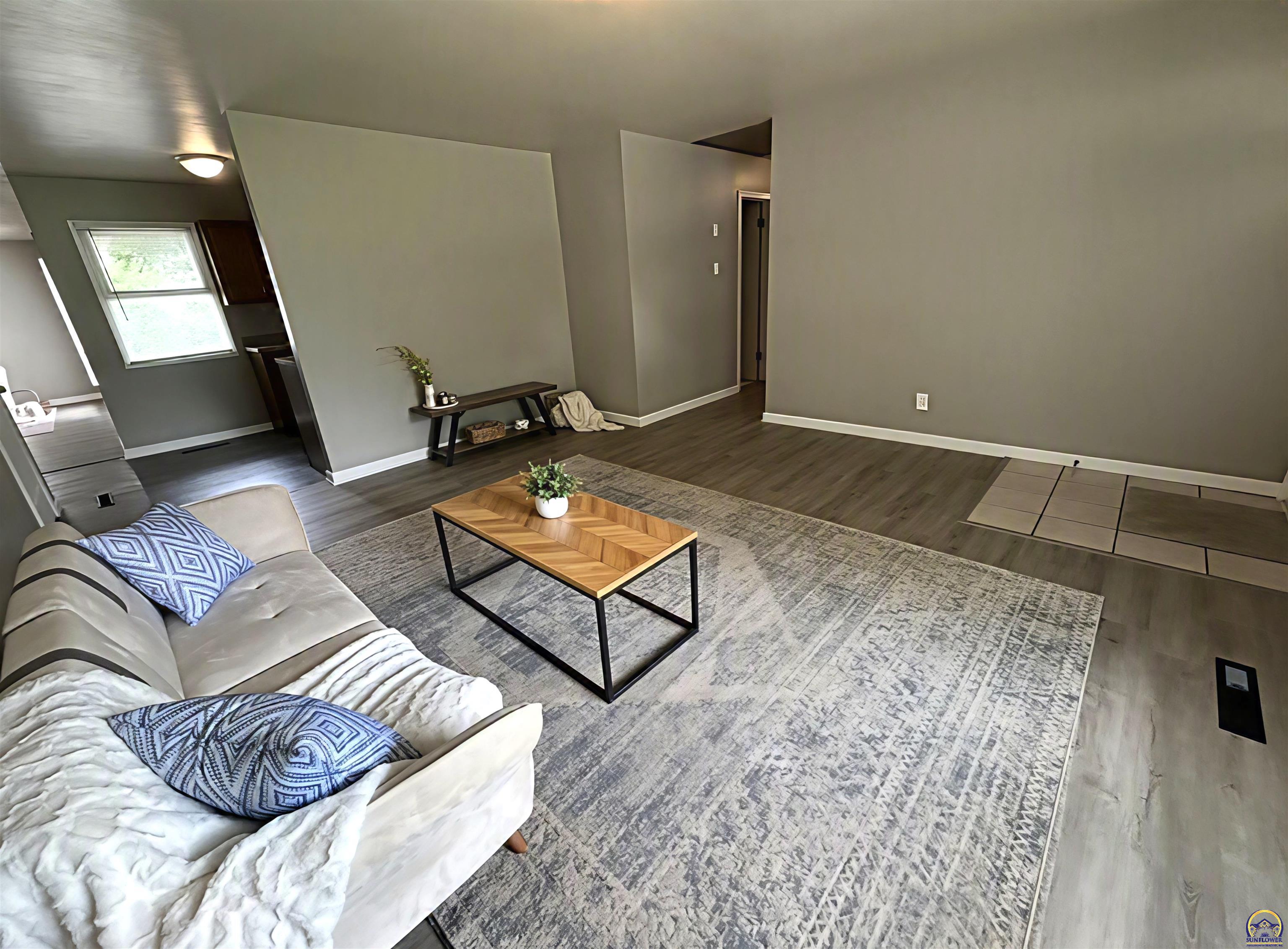 3912 Southwest 26th Street Topeka, KS 66614 - Photo 5 of 19
