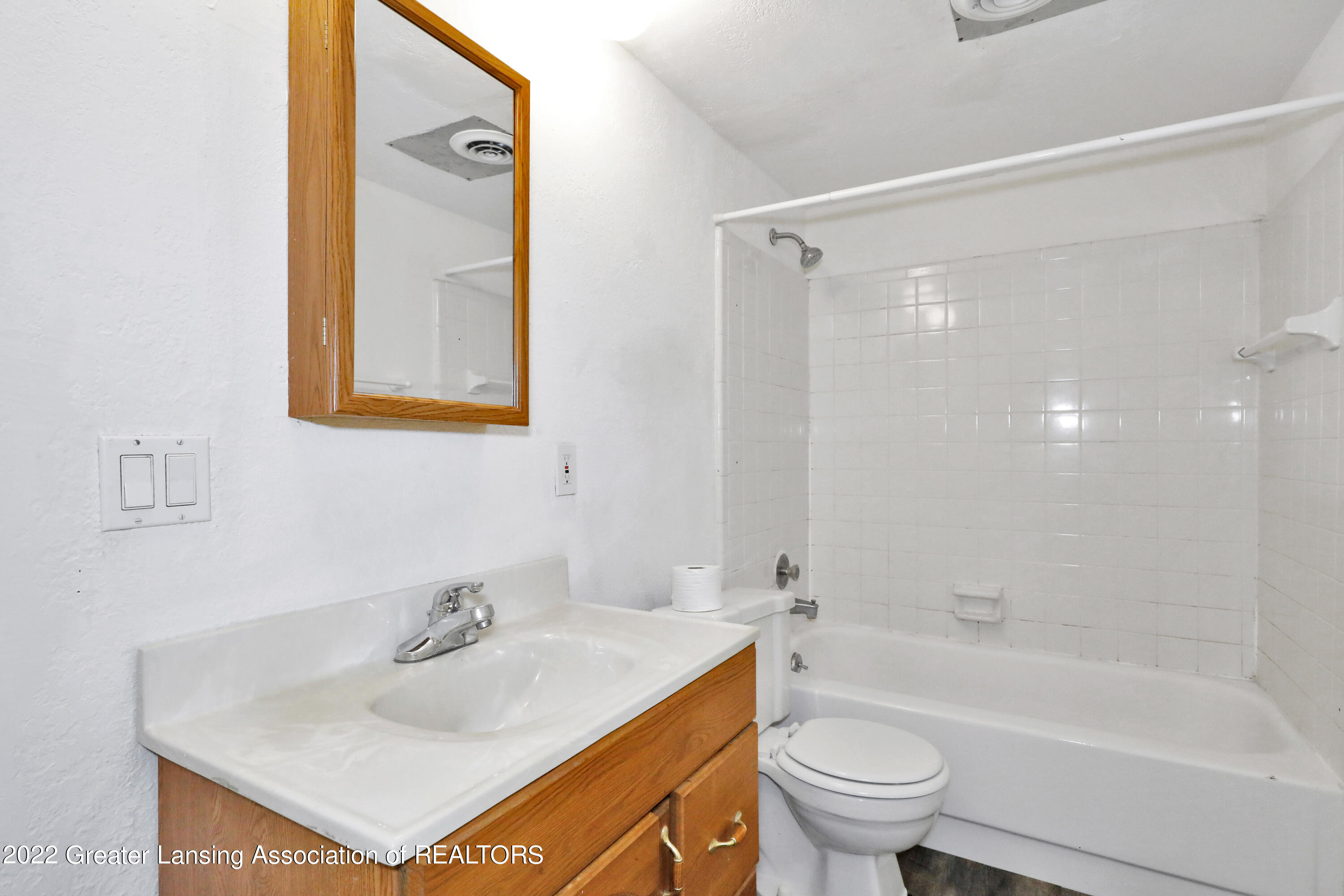 1747 Maple Ridge Road, Unit 11 Haslett, MI 48840 - Photo 16 of 18 _I3A4937