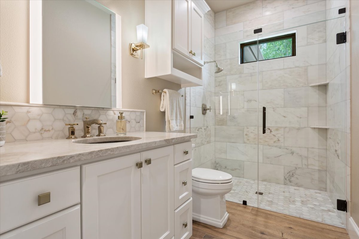 309 Highland Spring Lane Georgetown, TX 78633 - Photo 31 of 40 Full Bathroom directly outside of Bedroom #2...across from the closets for Bedroom #2 in the hallway...