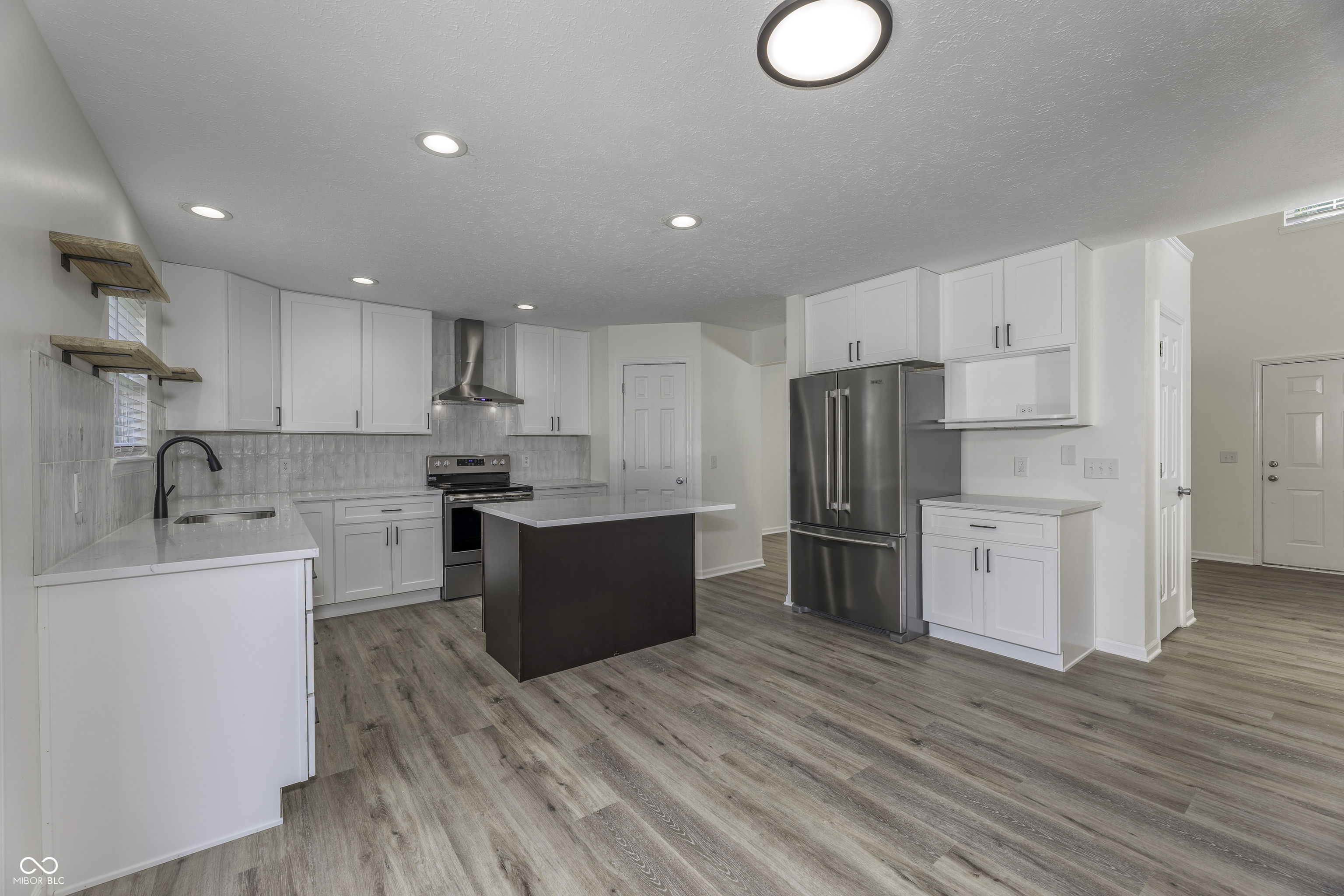 13029 Lamarque Place Fishers, IN 46038 - Photo 3 of 37