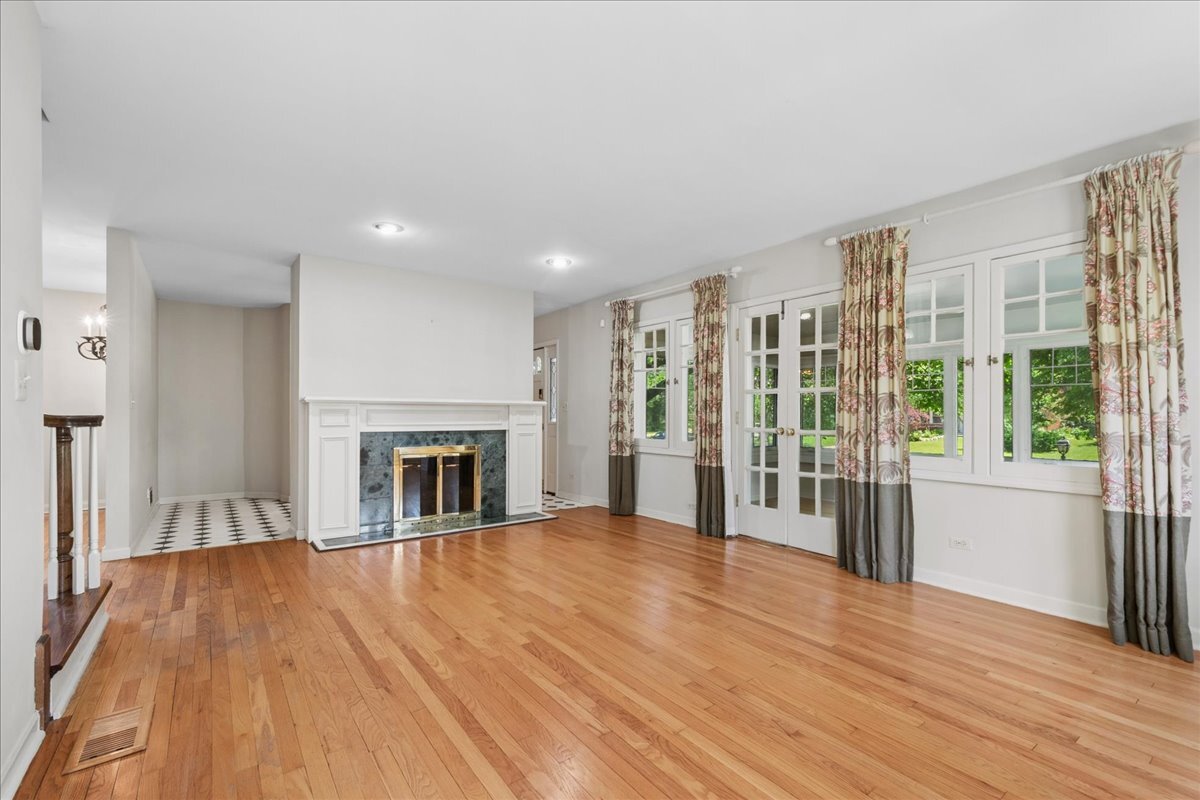 708 Courtland Avenue Park Ridge, IL 60068 - Photo 4 of 33 Gallery Image 4