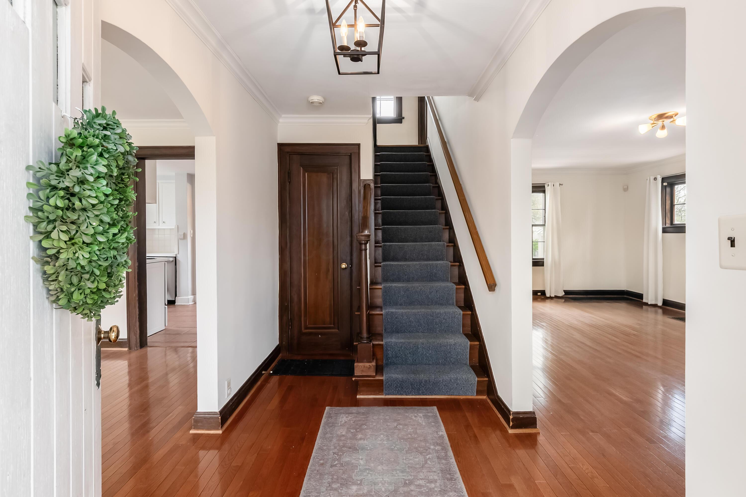 50 North Cassingham Road Columbus, OH 43209 - Photo 8 of 47 Center Hall