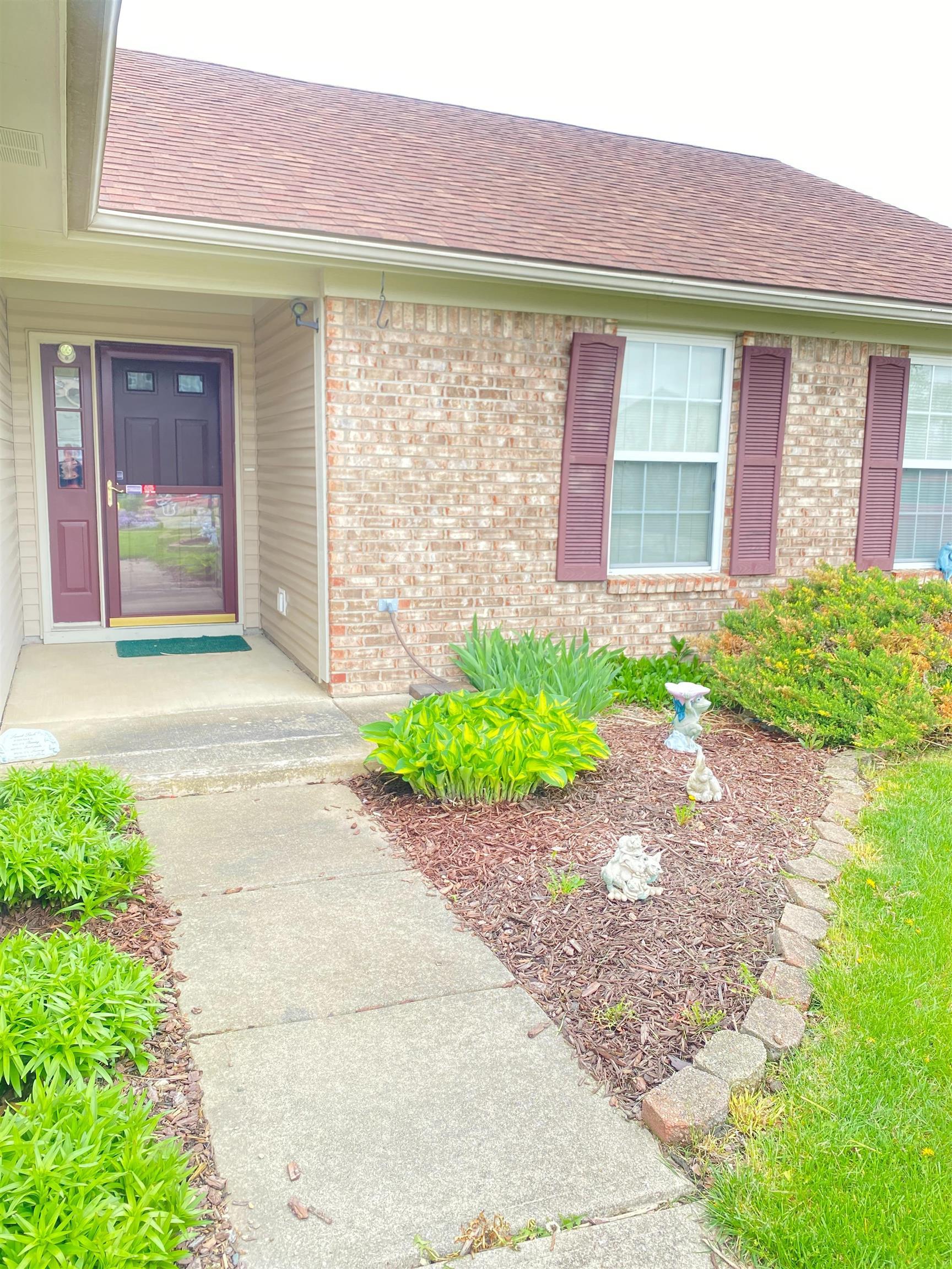 698 Springwater Road Kokomo, IN 46902 - Photo 3 of 22