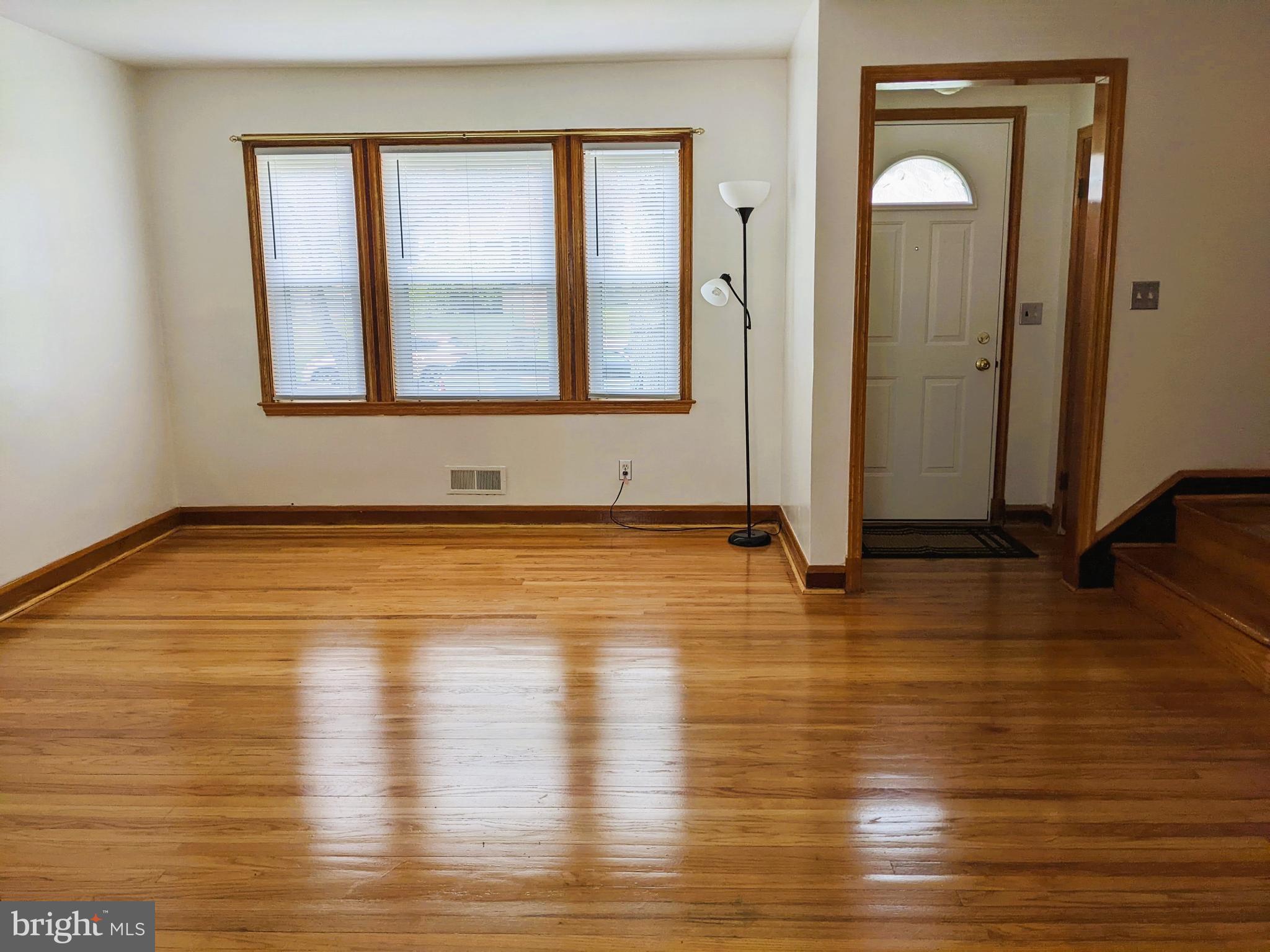 1537 Northbourne Road Baltimore, MD 21239 - Photo 3 of 25