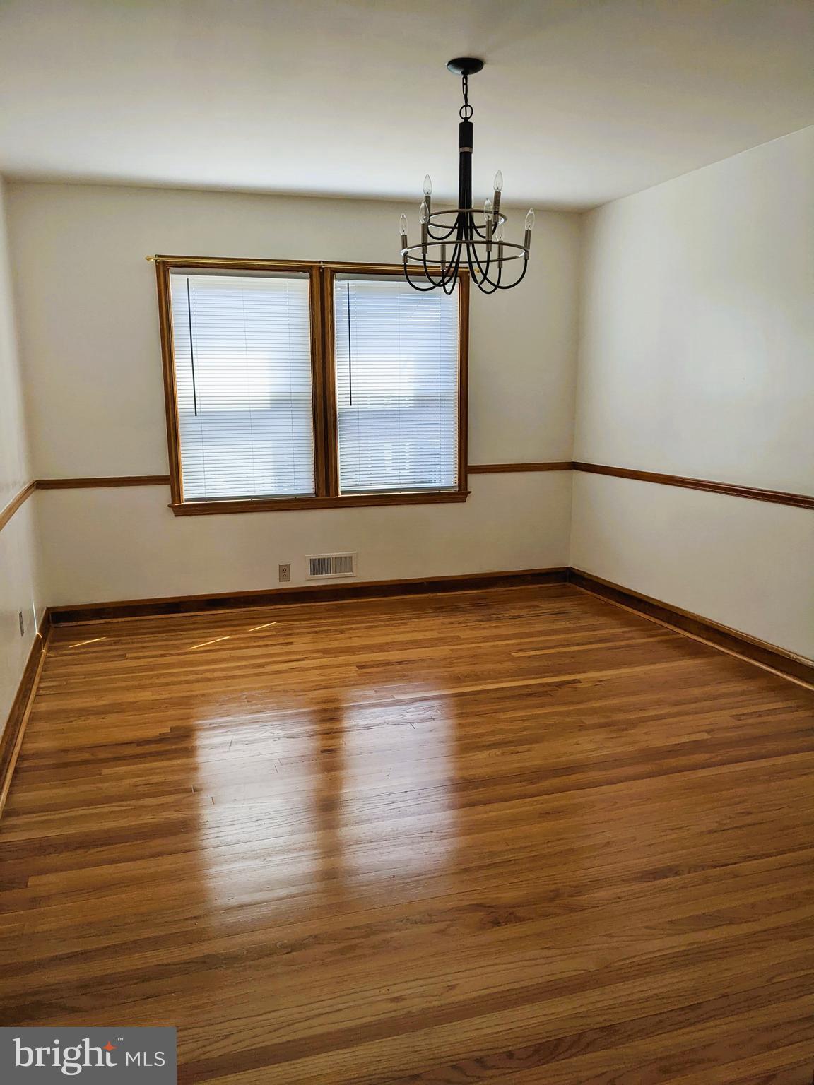1537 Northbourne Road Baltimore, MD 21239 - Photo 4 of 25