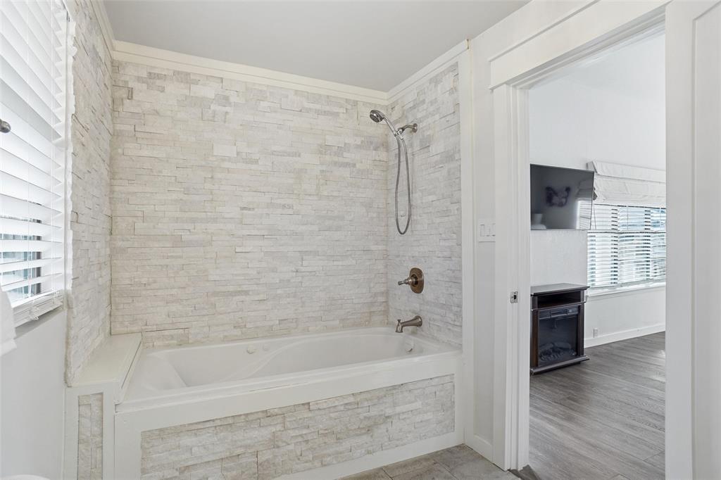 9501 Confederate Park Road Lakeside, TX 76135 - Photo 12 of 33 a bathroom with a bathtub and a shower