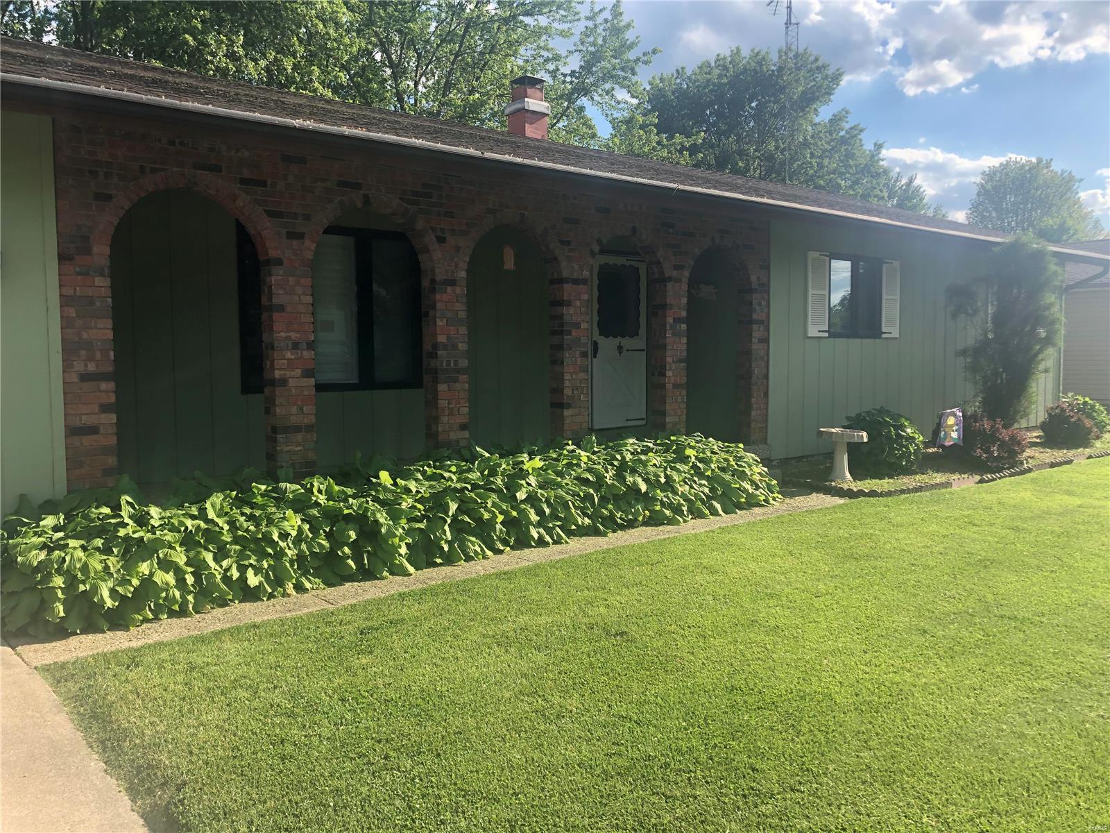 814 Kimball Road Hillsboro, IL 62049 - Photo 2 of 35 Gallery Image 2