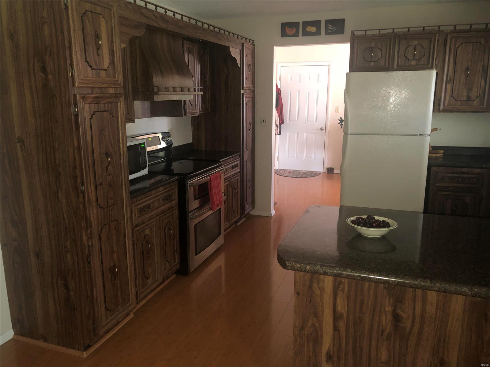 814 Kimball Road Hillsboro, IL 62049 - Photo 14 of 35 Gallery Image 14