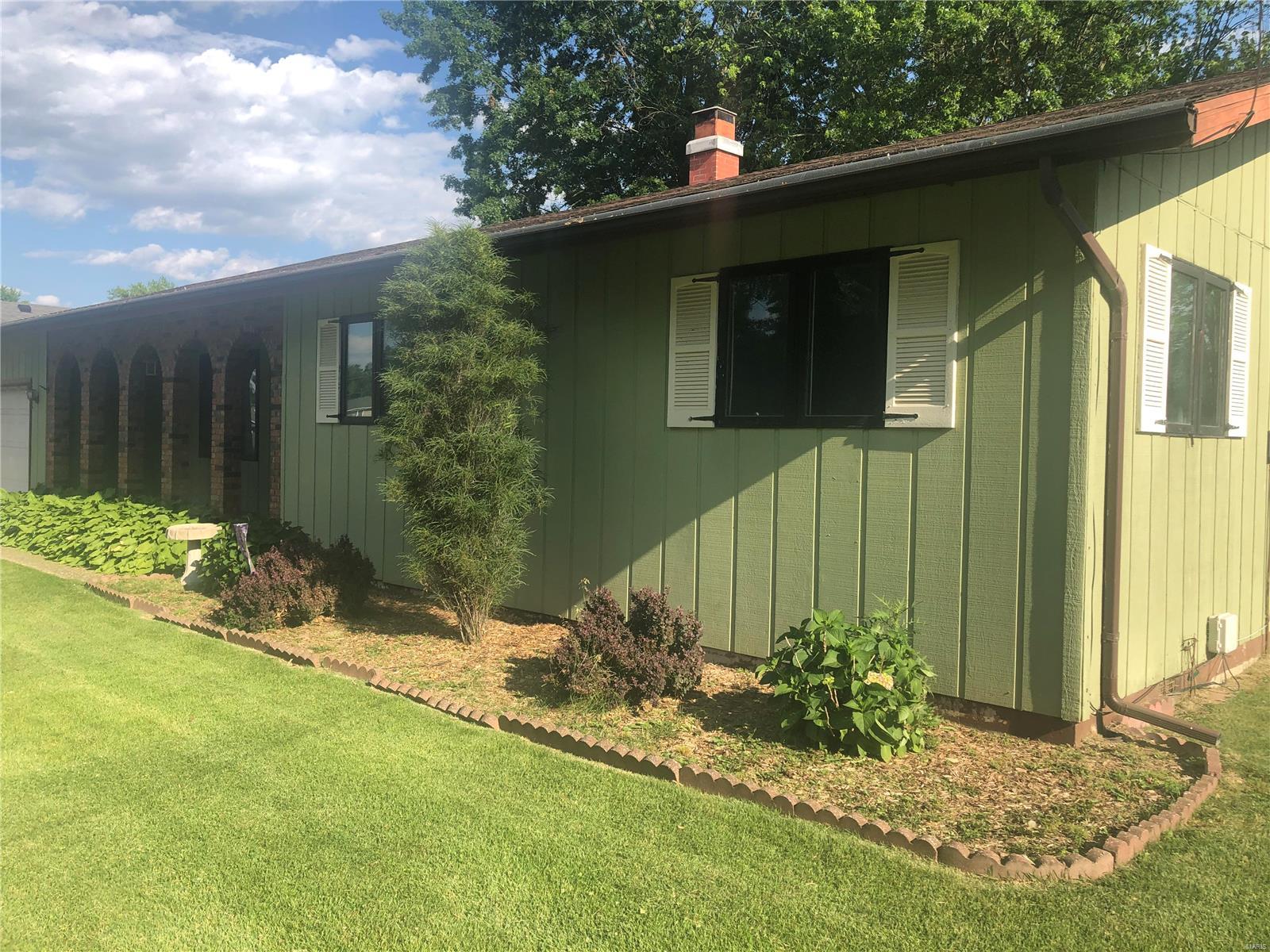 814 Kimball Road Hillsboro, IL 62049 - Photo 3 of 35 Gallery Image 3