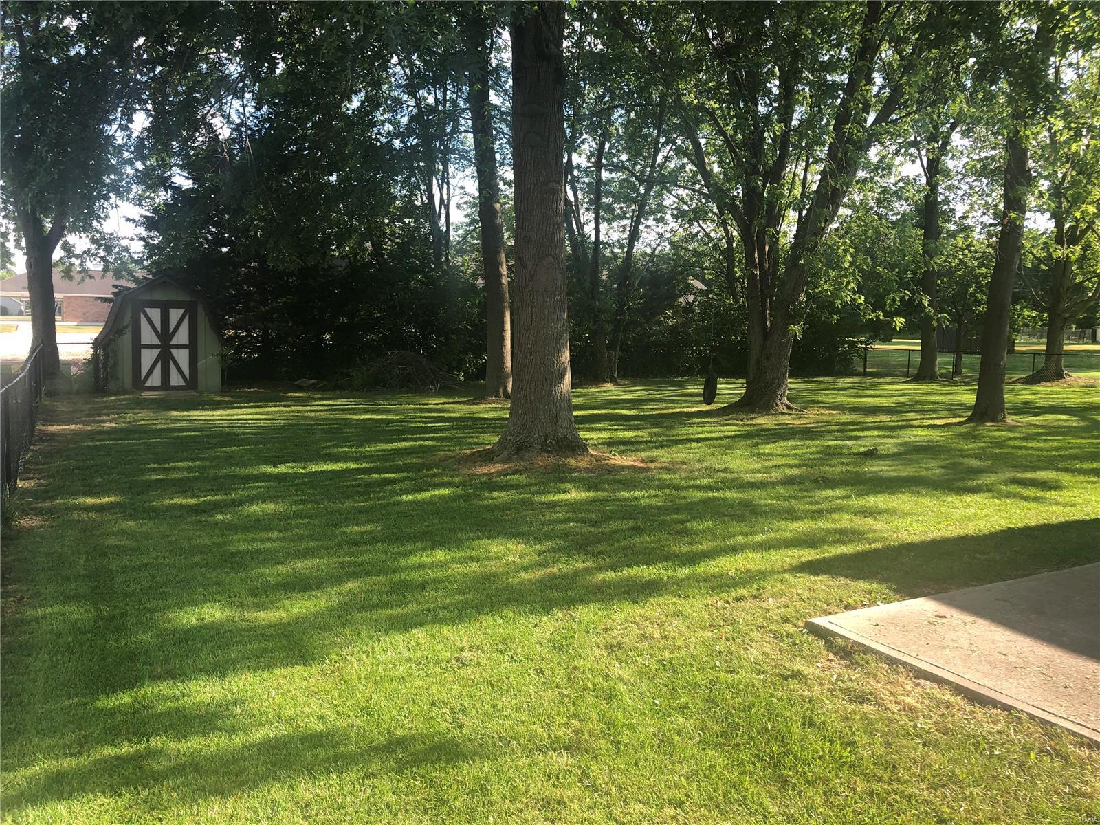 814 Kimball Road Hillsboro, IL 62049 - Photo 4 of 35 Gallery Image 4