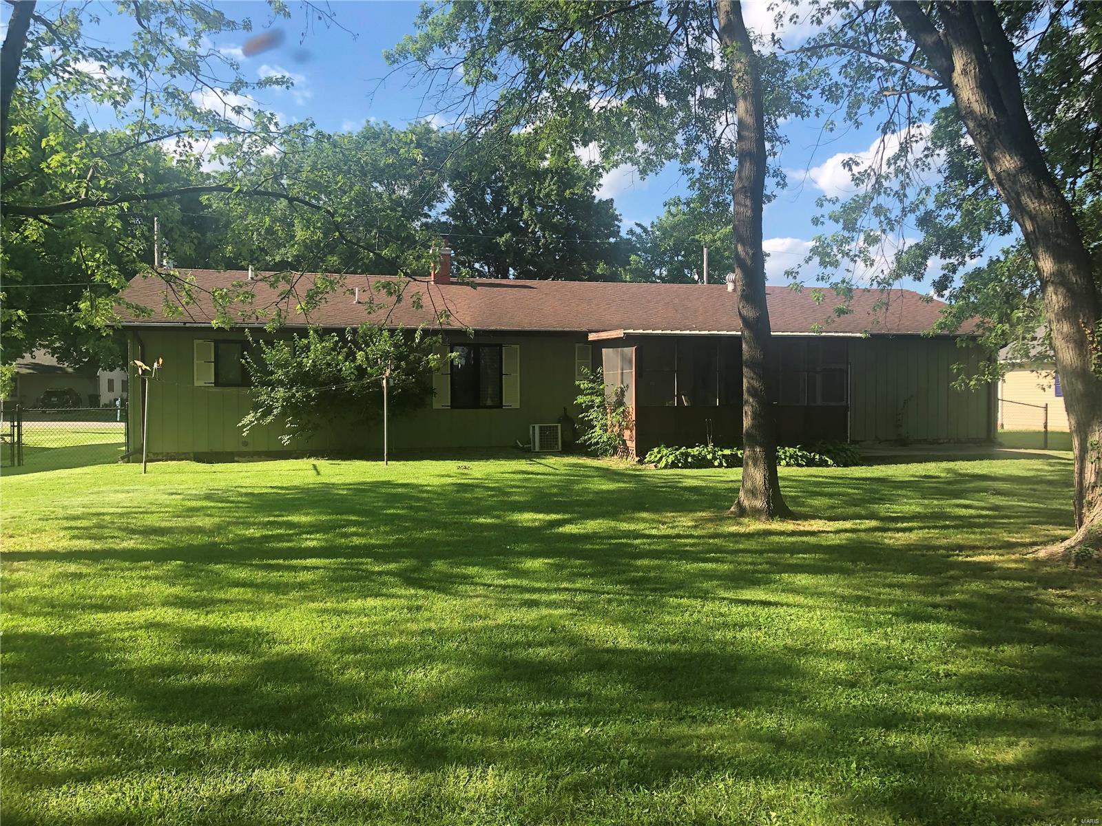 814 Kimball Road Hillsboro, IL 62049 - Photo 8 of 35 Gallery Image 8