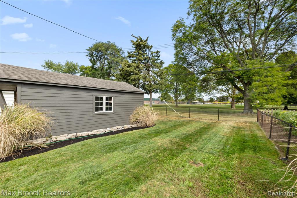 1563 Cheltenham Road Birmingham, MI 48009 - Photo 18 of 23 Gallery Image 18