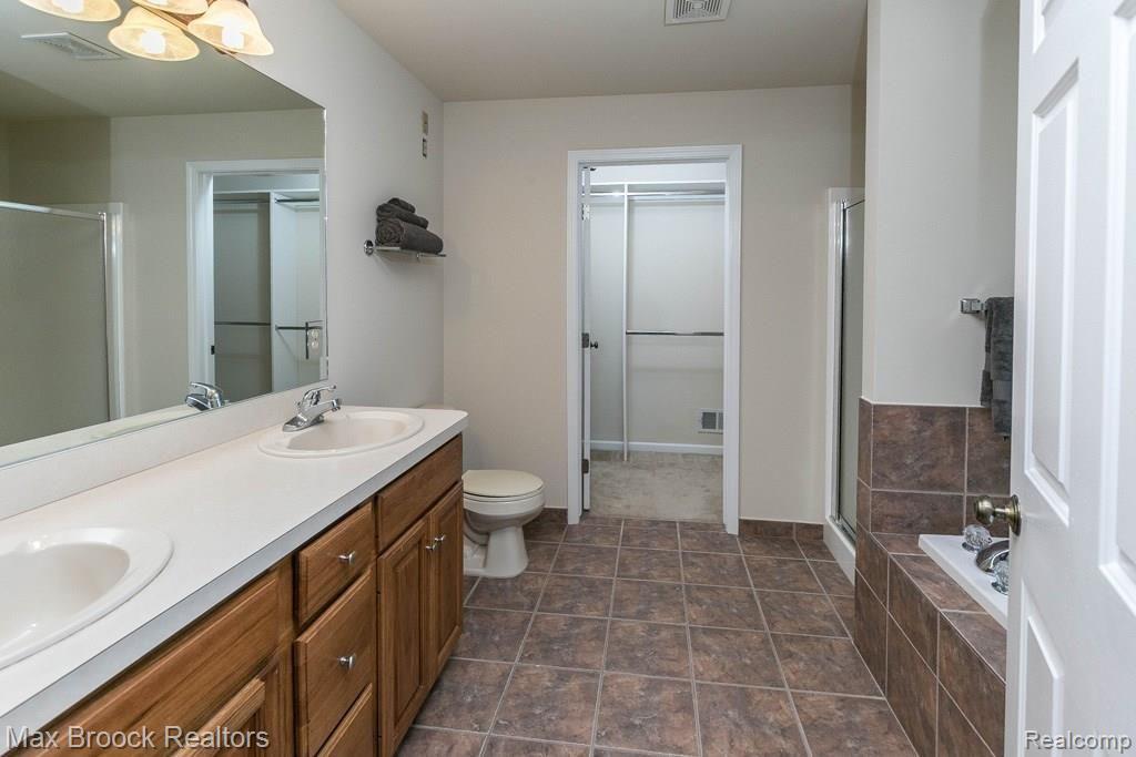 1636 Milverton Road Troy, MI 48083 - Photo 16 of 32 1636MilvertonDr-16.jpg