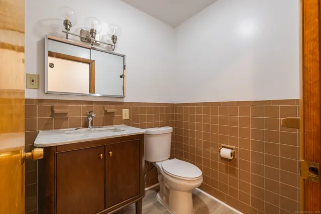 $3,600 | 3845 Old Town Road, Bridgeport, CT 06606