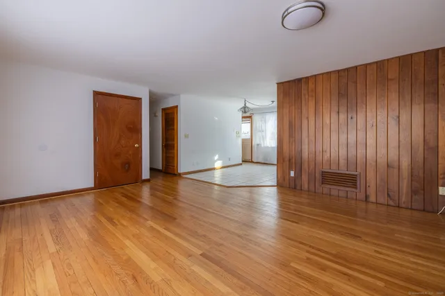 $3,600 | 3845 Old Town Road, Bridgeport, CT 06606