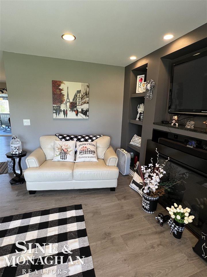 3200 Range Port Huron, MI 48060 - Photo 11 of 48 50073072-10.JPG
