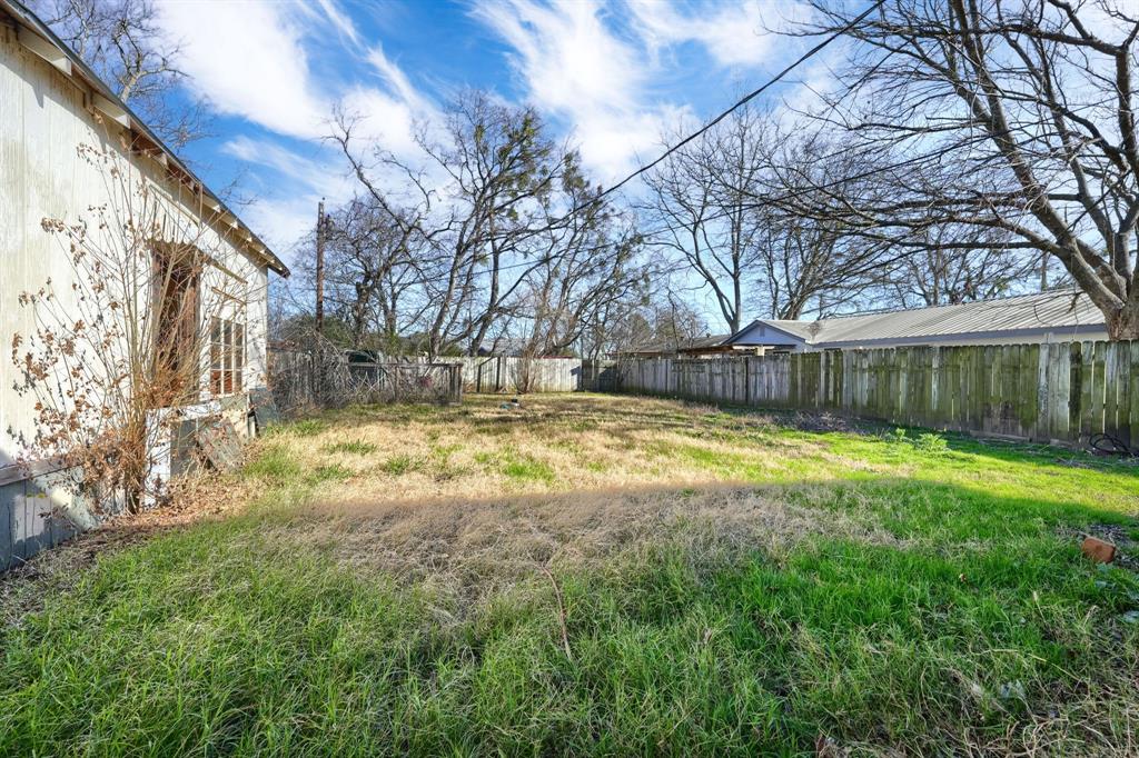 2112 Mangum Street Commerce, TX 75428 - Photo 18 of 19 a view of swimming pool with garden