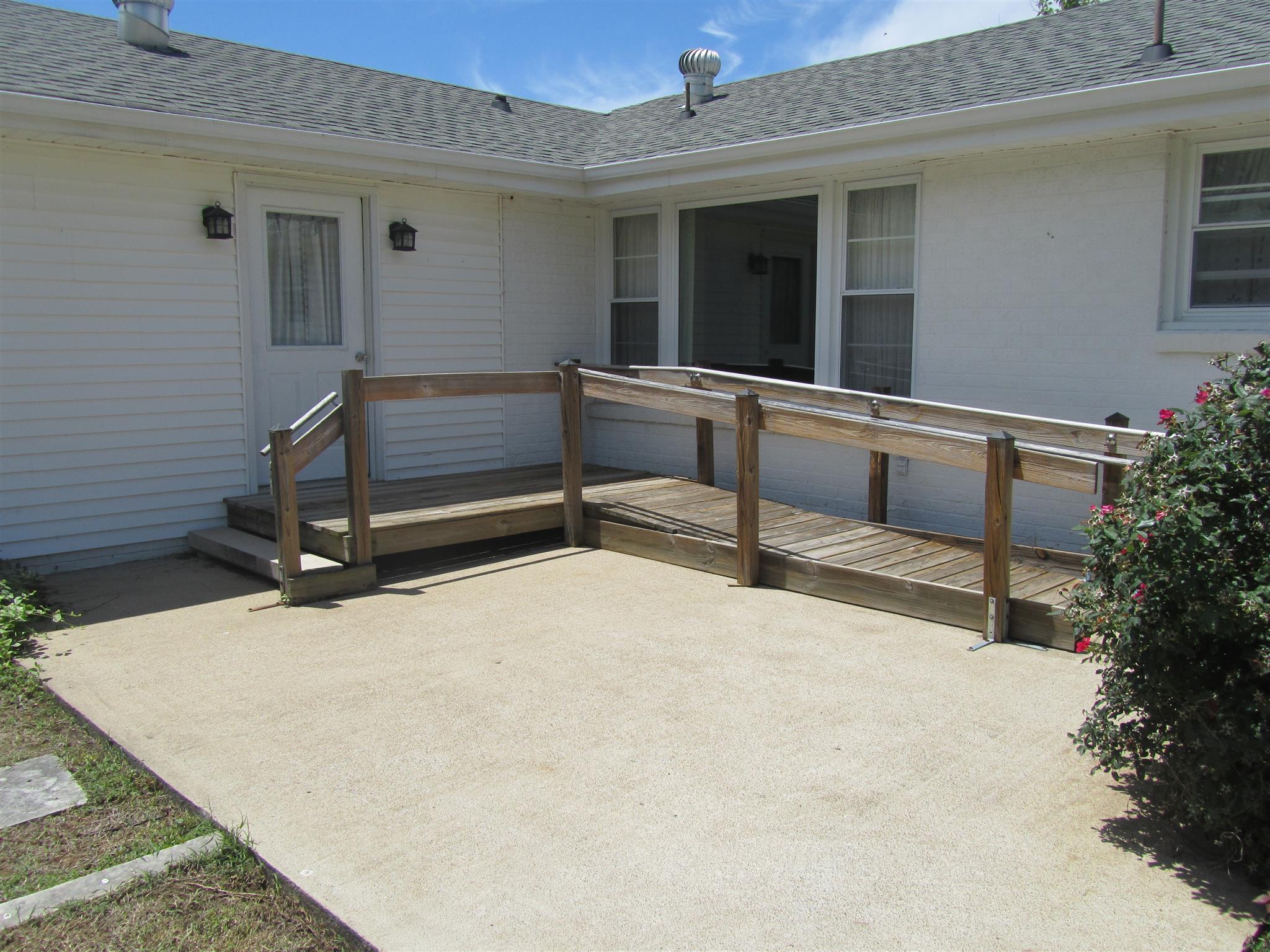 1508 5th Avenue West Springfield, TN 37172 - Photo 9 of 12 Patio with wheel chair ramp