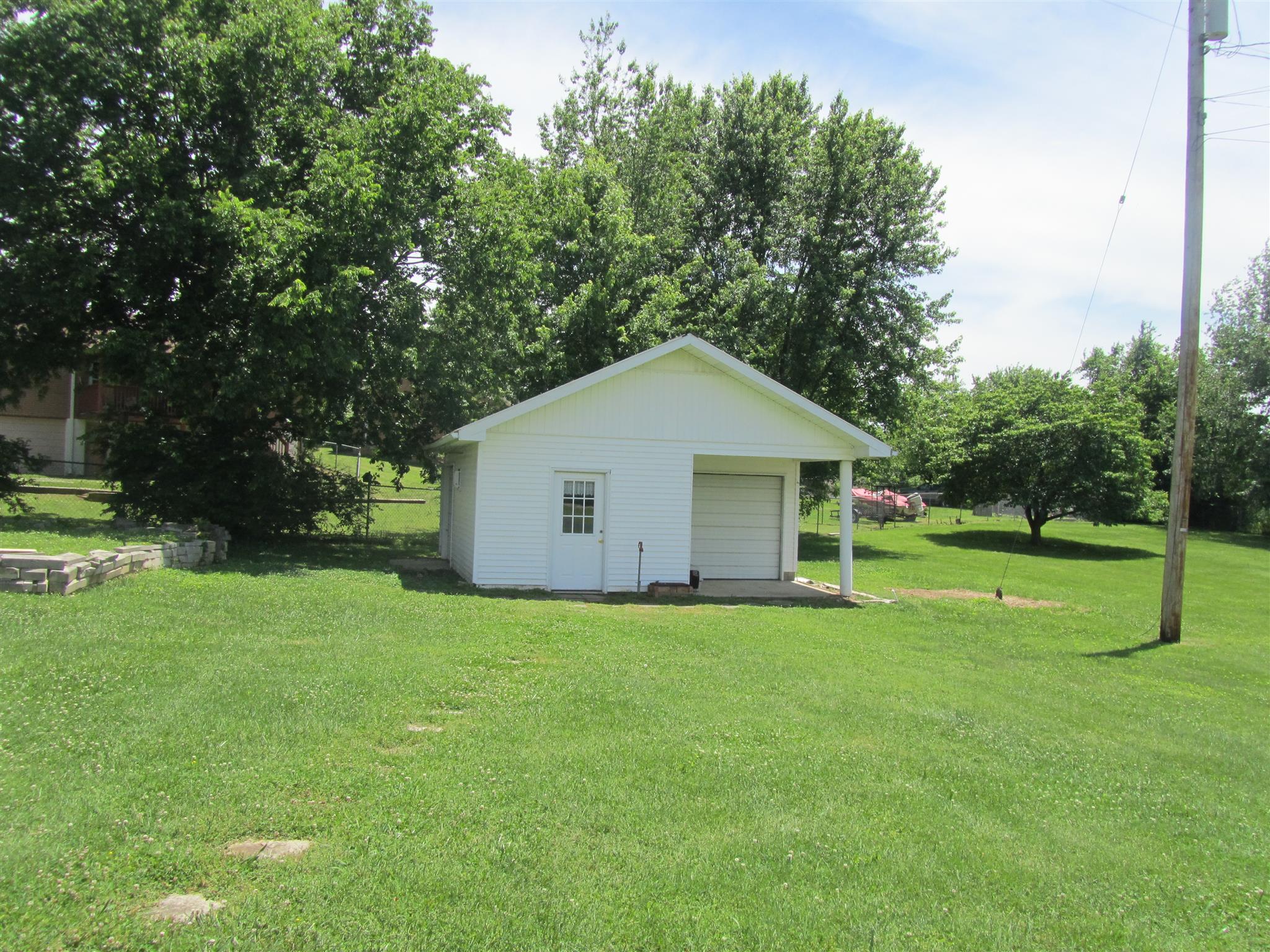 1508 5th Avenue West Springfield, TN 37172 - Photo 10 of 12 Two bay garage with workshop