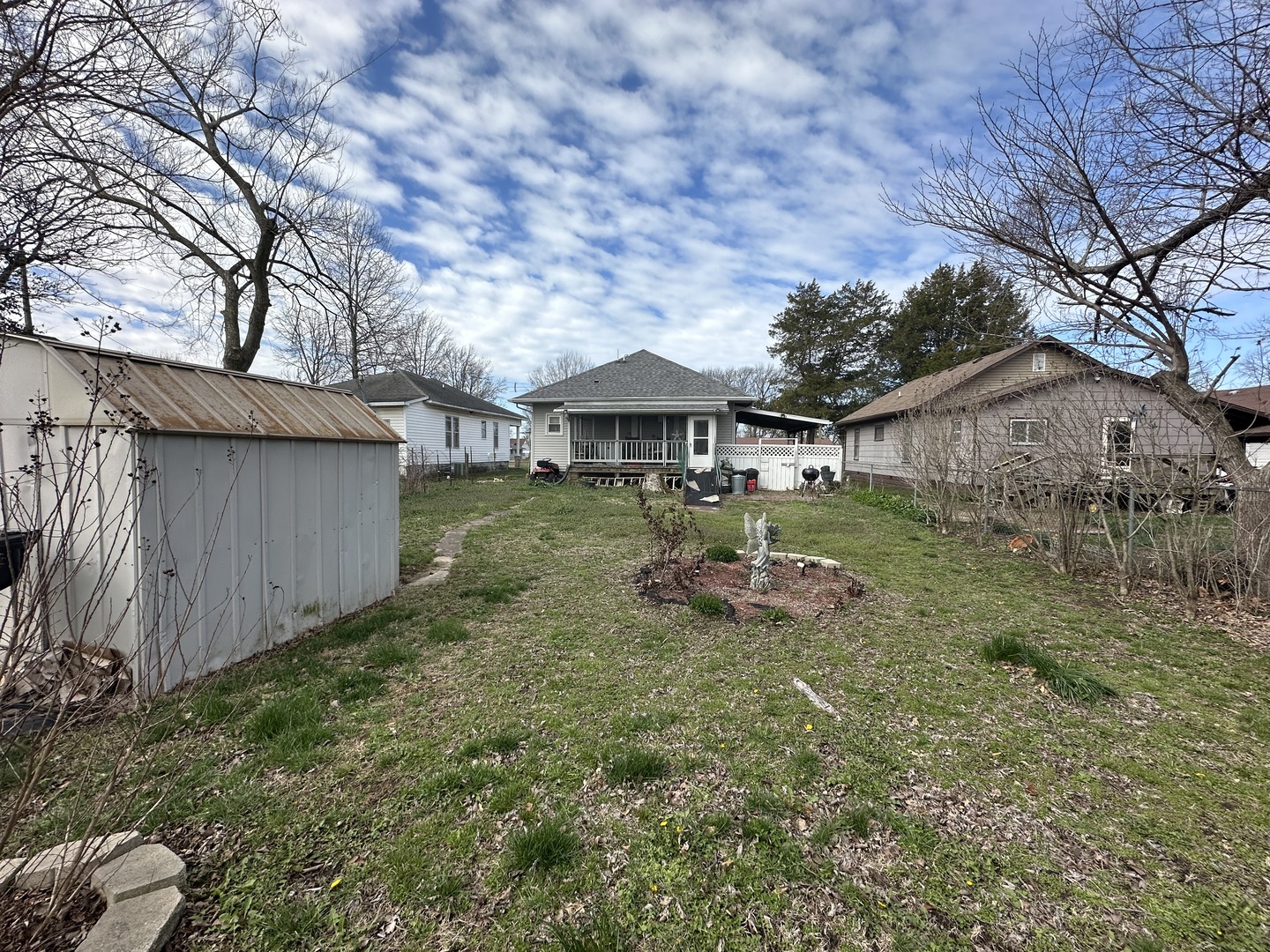 410 South Walnut Street Sesser, IL 62884 - Photo 6 of 22 a front view of a house with garden
