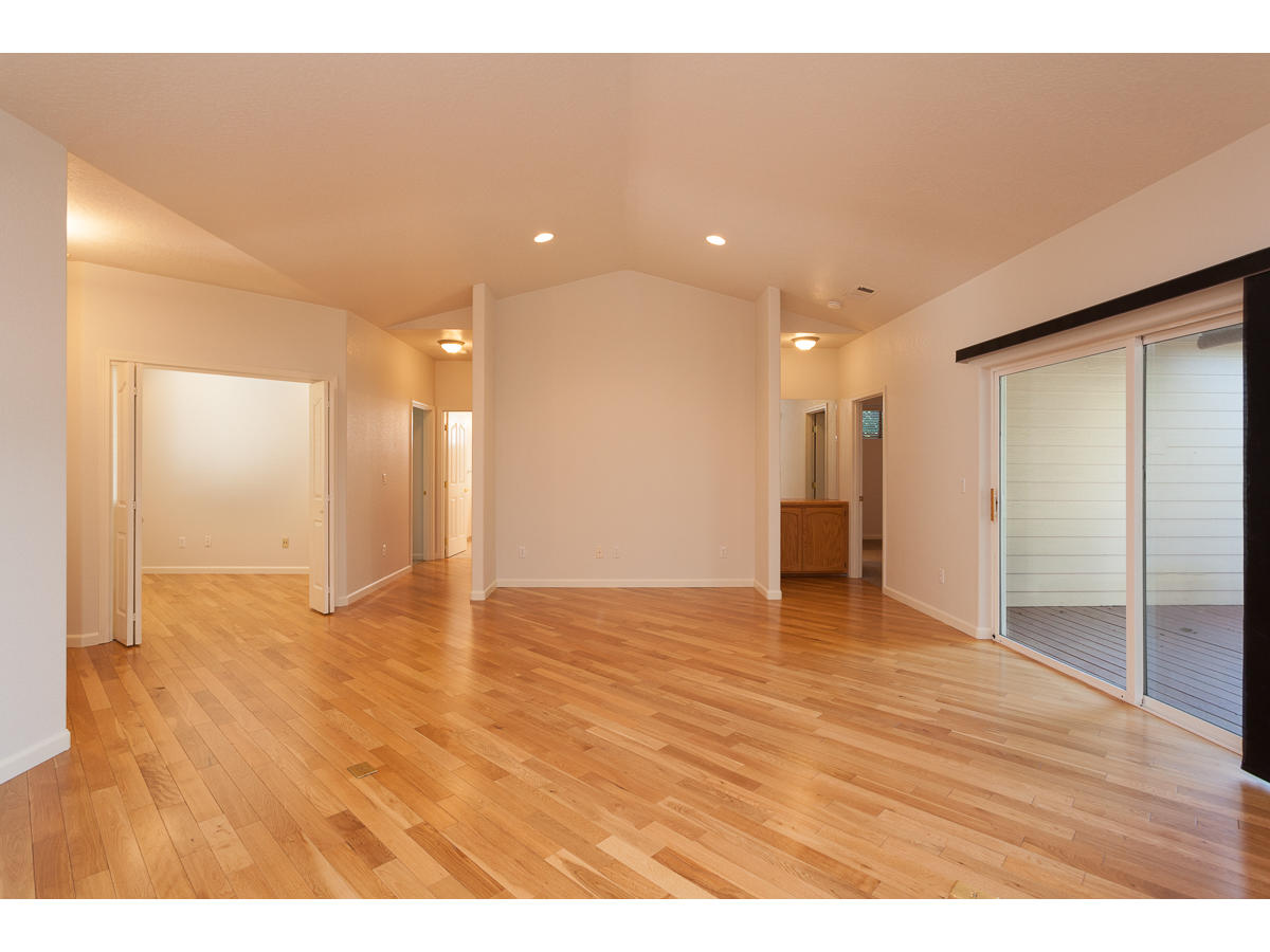 2398 Springbrook Road, Unit 10 Medford, OR 97504 - Photo 8 of 26 0008