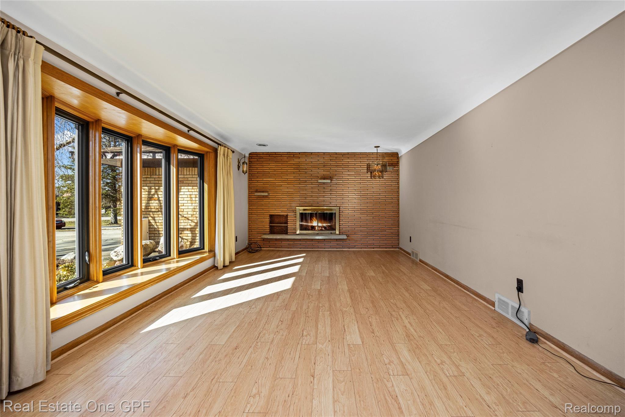 24840 Taft Road Novi, MI 48375 - Photo 6 of 41 Bay window!