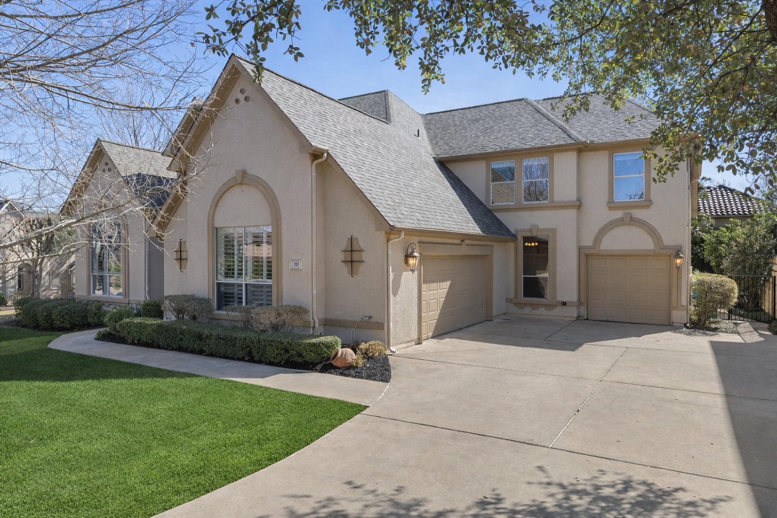 111 Whitley Drive Austin, TX 78738 - Photo 2 of 38 View from driveway, 3 car garage.