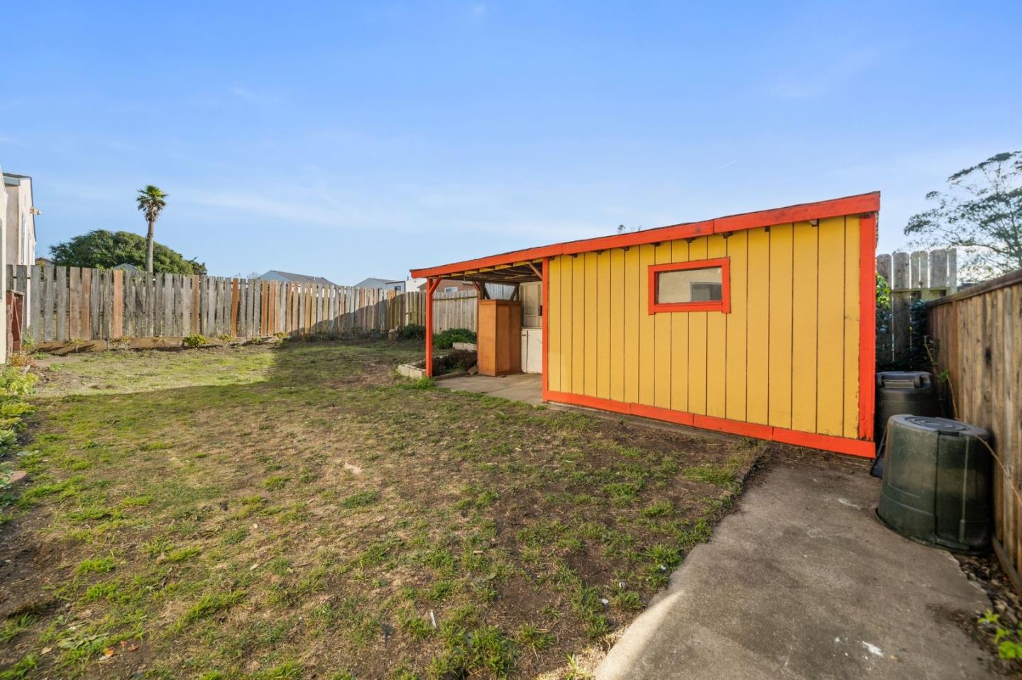 654 Foothill Drive Pacifica, CA 94044 - Photo 23 of 24 a view of backyard with tub