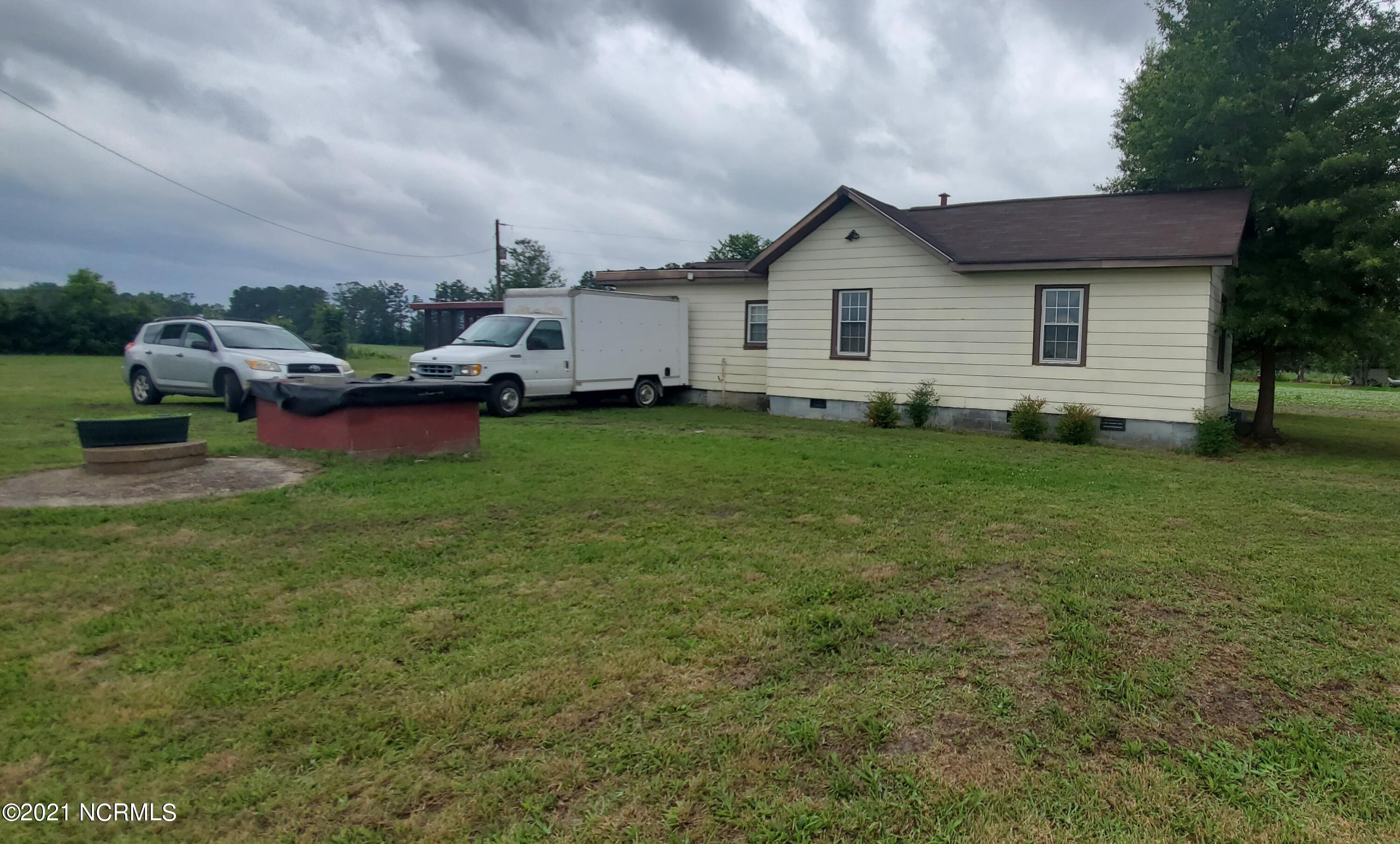 3843 Wells Road Whitakers, NC 27891 - Photo 3 of 24 Left side view