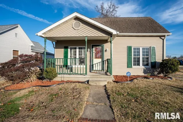$99,999 | 512 North 16th Street, Herrin, IL 62948