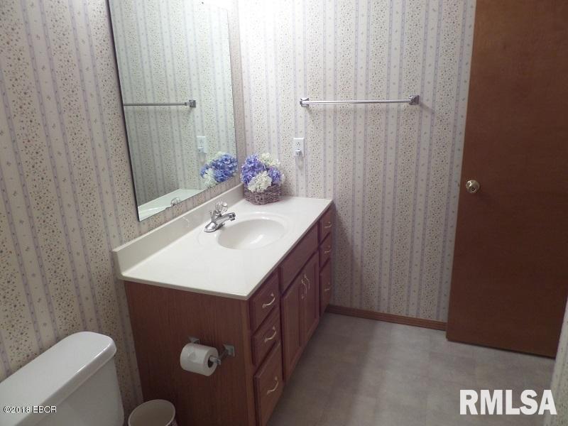 1808 Harlan Road Mount Vernon, IL 62864 - Photo 17 of 26 Gallery Image 17