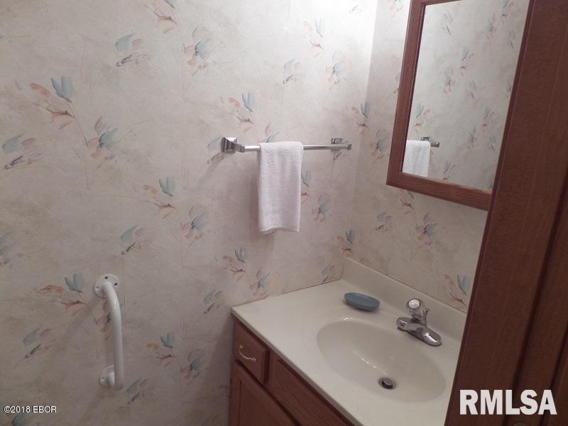 1808 Harlan Road Mount Vernon, IL 62864 - Photo 9 of 26 Gallery Image 9