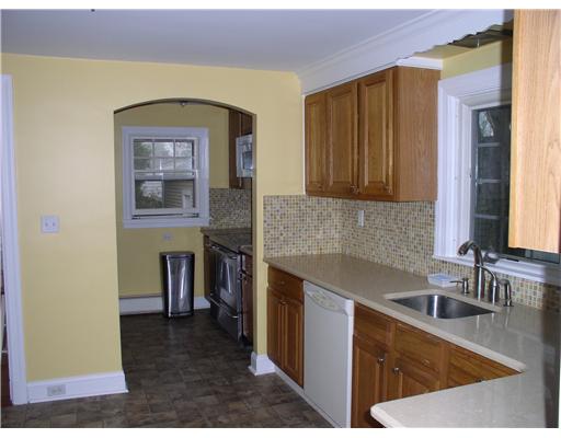 128 Beach Road Bristol, RI 02809 - Photo 3 of 11 Kitchen.