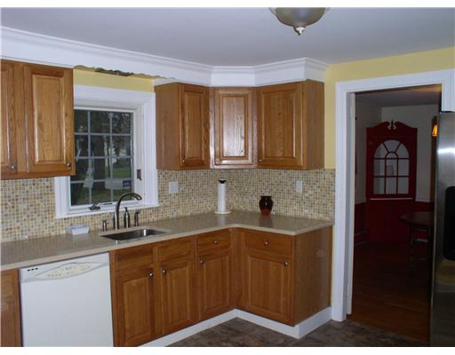 128 Beach Road Bristol, RI 02809 - Photo 4 of 11 Kitchen.