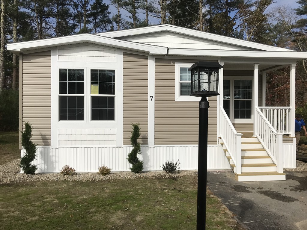 7 Roosevelt Ridge Carver, MA 02330 - Photo 1 of 38 Gallery Image 1