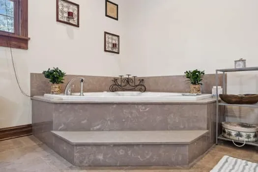 $849,999 | 90 Gauging Station Lane, Hurricane Mills, TN 37078