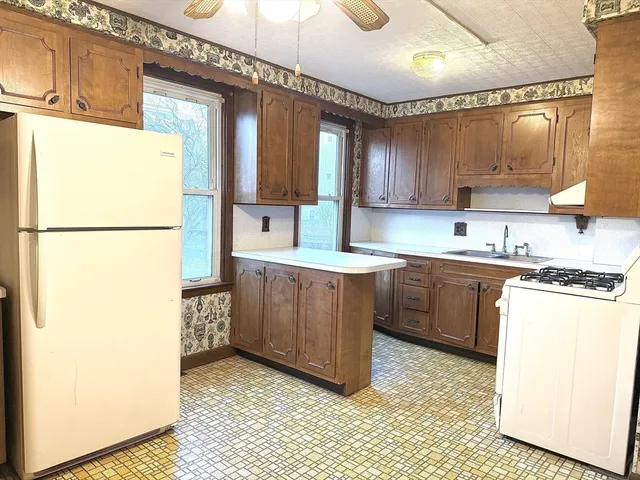 $1,700 | 87 Hathaway Street, Unit 1, New Bedford, MA 02746