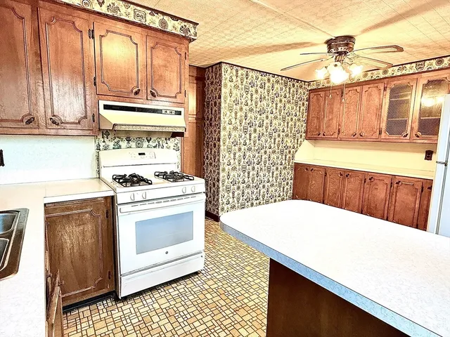 $1,700 | 87 Hathaway Street, Unit 1, New Bedford, MA 02746