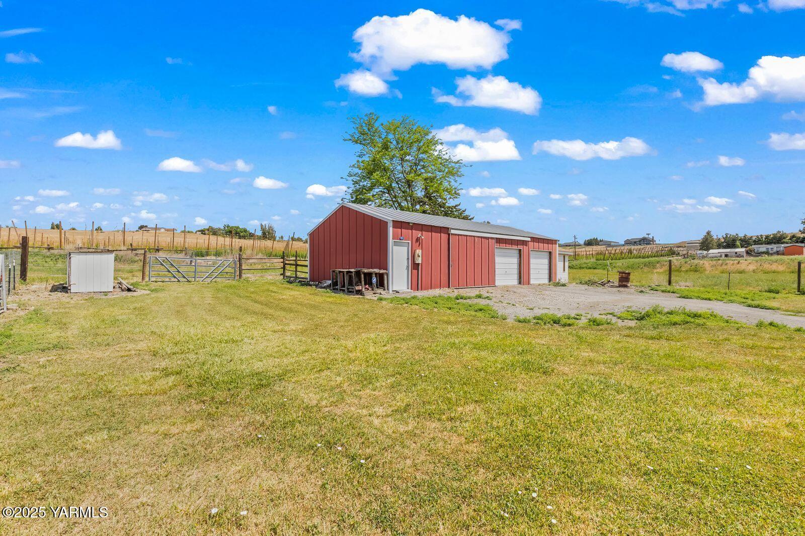 9031 Duffield Road Moxee, WA 98936 - Photo 3 of 19 a view of a house with a big yard