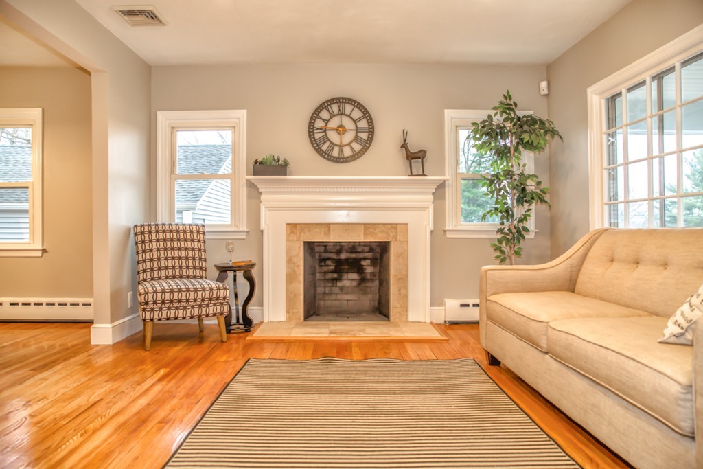 708 Roosevelt Avenue Springfield, MA 01118 - Photo 4 of 30 Gallery Image 4