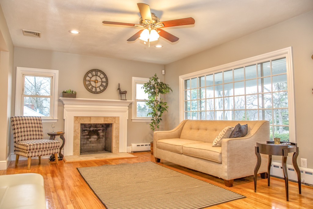 708 Roosevelt Avenue Springfield, MA 01118 - Photo 5 of 30 Gallery Image 5